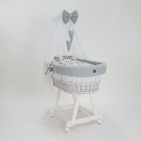 Biała wiklinowa kołyska z wyposażeniem dla niemowląt - Leśne zwierzęta, Ourbaby®