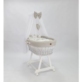 Białe wiklinowe łóżeczko z wyposażeniem dla dziecka - Bawełniane Kwiaty, Ourbaby®