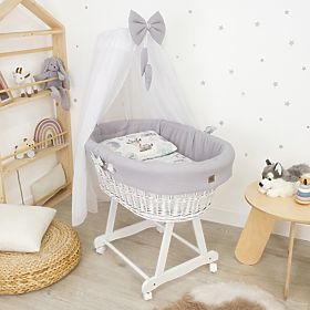 Białe wiklinowe łóżko z wyposażeniem dla dziecka - Jeżyk, Ourbaby®